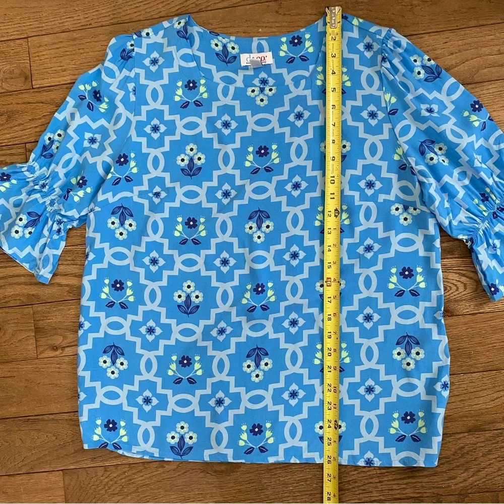NWOT D&Co QVC Blue Floral Print Top Womens Size Small Ruffle Bell Sleeve Blouse